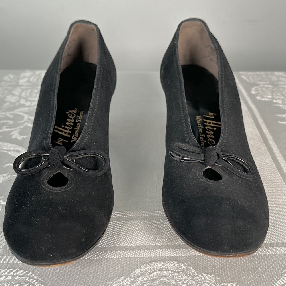 Vintage 50s Black Suede Bow Pump Heels Cut Out 1.75” Block 10 Narrow/9-9.5